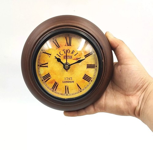 Piccolo orologio parete in - piccolo,