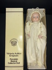 VINTAGE Bambola musicale