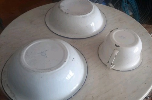 Due catini bacili - e, pitale