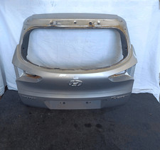 73700D7000 Portello post.  HYUNDAI TUCSON 2.0 CRDi 4WD (100Kw) Suv 5p/d/1995cc
