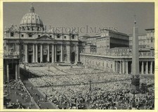 1988 Press Photo Crowd during