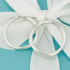 Orecchini a cerchio grandi