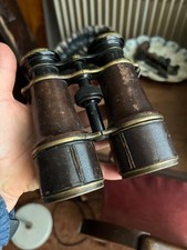 Antico binocolo in metallo e