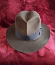 Fedora Indiana Jones, fatta a