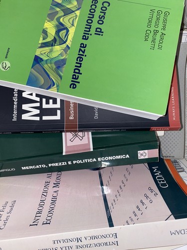 Libri triennale economia - triennale,
