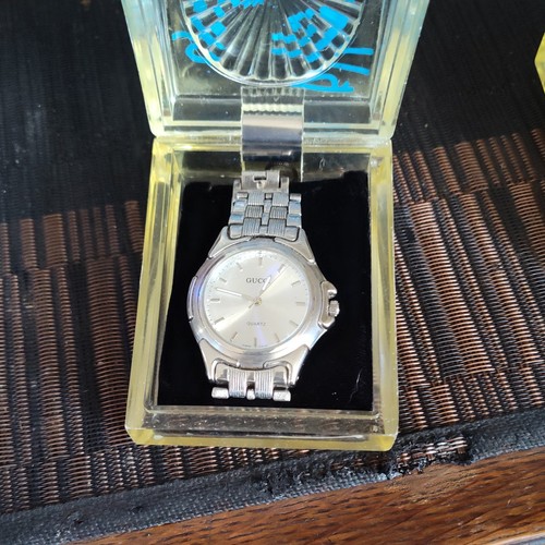 Gucci quartz analog wristwatch - quartz,