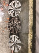 3 copricerchi peugeot 208 misura 15 anno 2013 colore grigio in ottimo stato