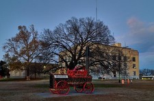 Un motore a vapore è adornato