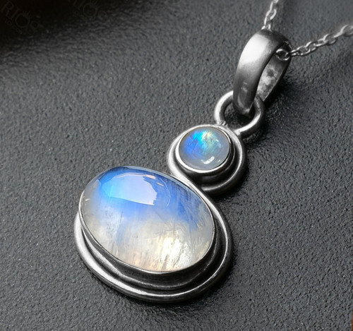 Collana con ciondolo pietra - , di