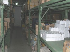 SCAFFALE INDUSTRIALE  PORTATA OLTRE 1000Kg  A  METRO LINEARE LUNGHEZZA 9,30 METR