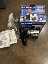 Olympus CAMEDIA C-2020 Zoom 2.1MP Digital Camera - Black & Metallic silver