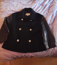 Giacca Total black,maniche in pelle e il resto in lana morbida.