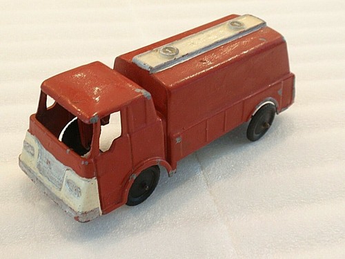 Camion cisterna vintage