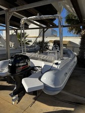 Gommone Red Sea 620 Del 2023 + Yamaha 40/70 Supreme Del 2024 Con 36 Ore Di Moto