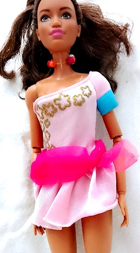 B900 barbie fashionistas - -,
