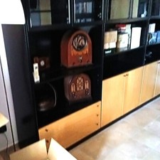 Mobili in lacca nera e betulla di produzione Artieri Del Legno