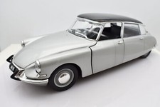 Modellino auto scala 1:18