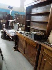 Credenza con piattaia antica