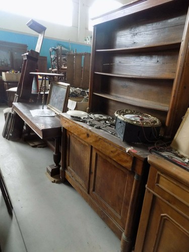 Credenza con piattaia antica