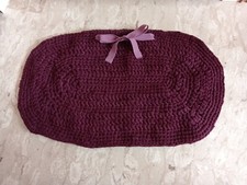 Tappeto uncinetto  in fettuccia di colore melanzana fatto a mano. foderato.