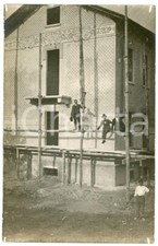 1920 ca ITALIA Villa in costruzione - Uomini su impalcatura - Foto CURIOSA 9x14