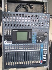 Mixer Yamaha 01V96 VCM digitale con flightcase