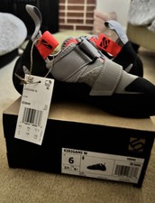 ADIDAS Five Ten Kirigami Hook & Loop Scarpe da Arrampicata Donna Taglia 6 Grigio EE8948 (Ne