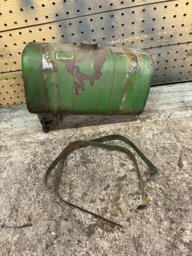 Serbatoio benzina parafango