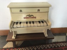 Pianoforte giocattoli in