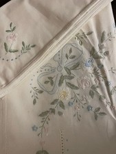 Tovaglia bianca rettangolare vintage cotone con ricami pastello e 12 tovaglioli