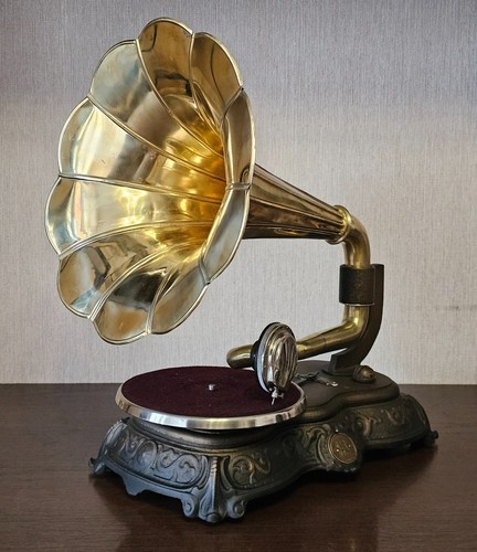 Hand made gramophone - hand-made,
