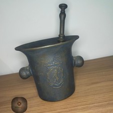 Mortaio in Bronzo Stile Antico con Pestello – Decoro Araldico Leone Rampante