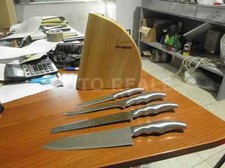 SET 4 COLTELLI DA CUCINA ACCIAO INOX CON CEPPO IN LEGNO MAI USATI