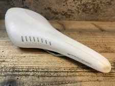 fizik Arione Wing Flex Sella con Kium Rails Bianco leggera flessibilità