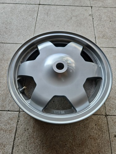 Cerchio posteriore suzuki - cerchio,
