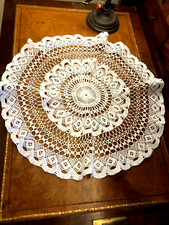 CENTRO TAVOLA ALL'UNCINETTO