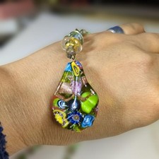 Collana con ciondolo in vetro