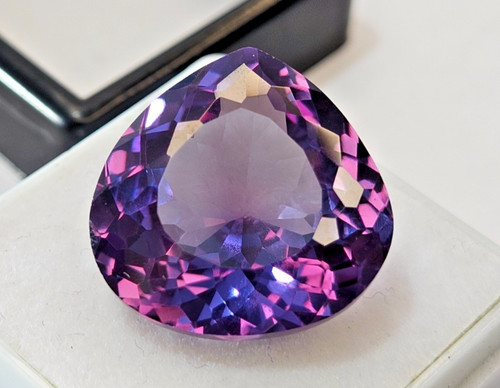 Colour change pear cut - colour,