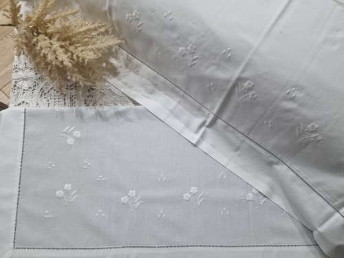 Elegante lenzuolo ricamato - , in