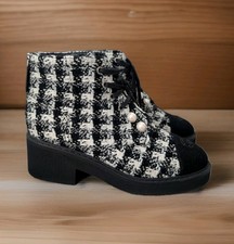 Stivaletti stivaletti stringati Chanel CC logo tweed nero perla taglia 7 G33823