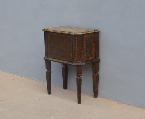 Mobiletto comodino laccato - , ad