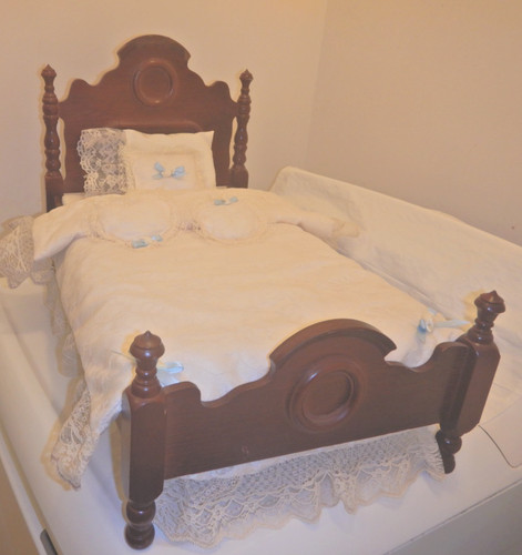 Antico letto per bambole - , stile