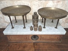 Bilancia d'epoca con pesi