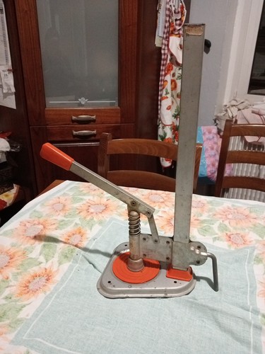 Tappatrice vintage colonna
