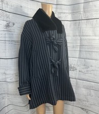 Cappotto vintage Romeo Gigli Italia lana cravatta davanti blu grigio righe scialle colletto taglia M