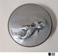 Fermacarte con bassorilievo di Nino Ajmone in ottone argento Italy 1970