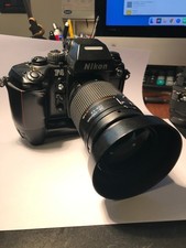 macchina fotografica nikon f4 con obbiettivo 35-135