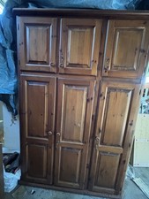 Armadio guardaroba antico, legno noce, tre ante misure   H.213 L.90 W.190 cm.