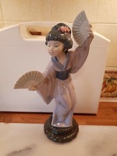 rara ragazza geisha farfalla Lladro Madame (2 ventagli) ritirata H11" manca 1 fiore