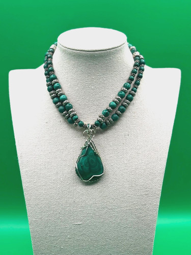 Collana con ciondolo avvolto